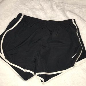 Girls black nike active shorts!